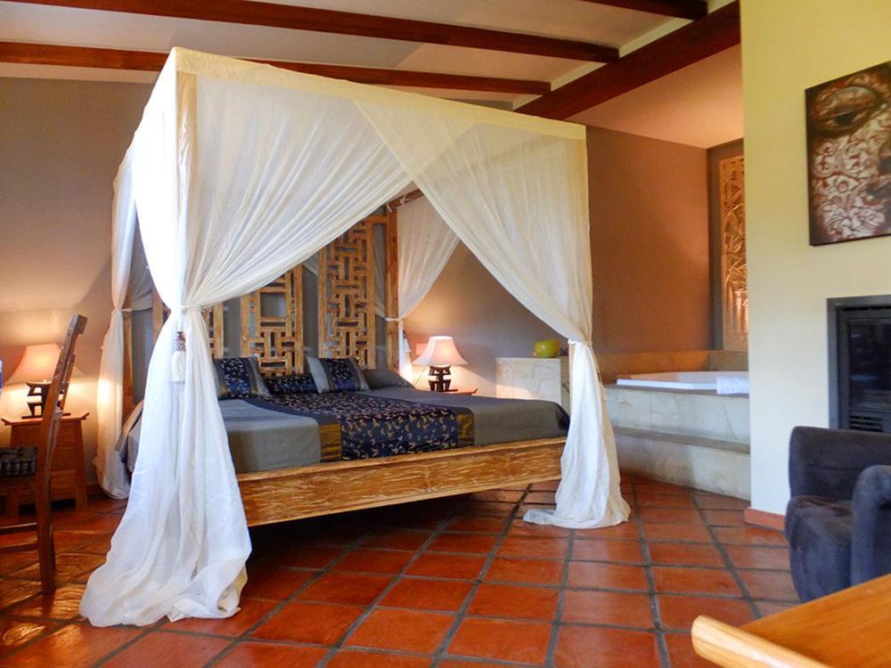 Masia Durba Hotel Castellnovo ภายนอก รูปภาพ